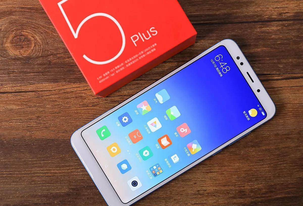 红米5 plus屏幕采用5.99英寸(对角线)全面屏;红米5 plus高度158.