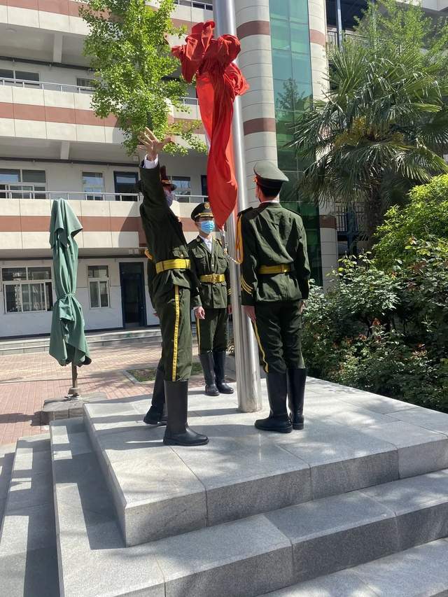 让阅读成为习惯让生命流溢芬芳郑州市第二十中学升旗仪式掠影