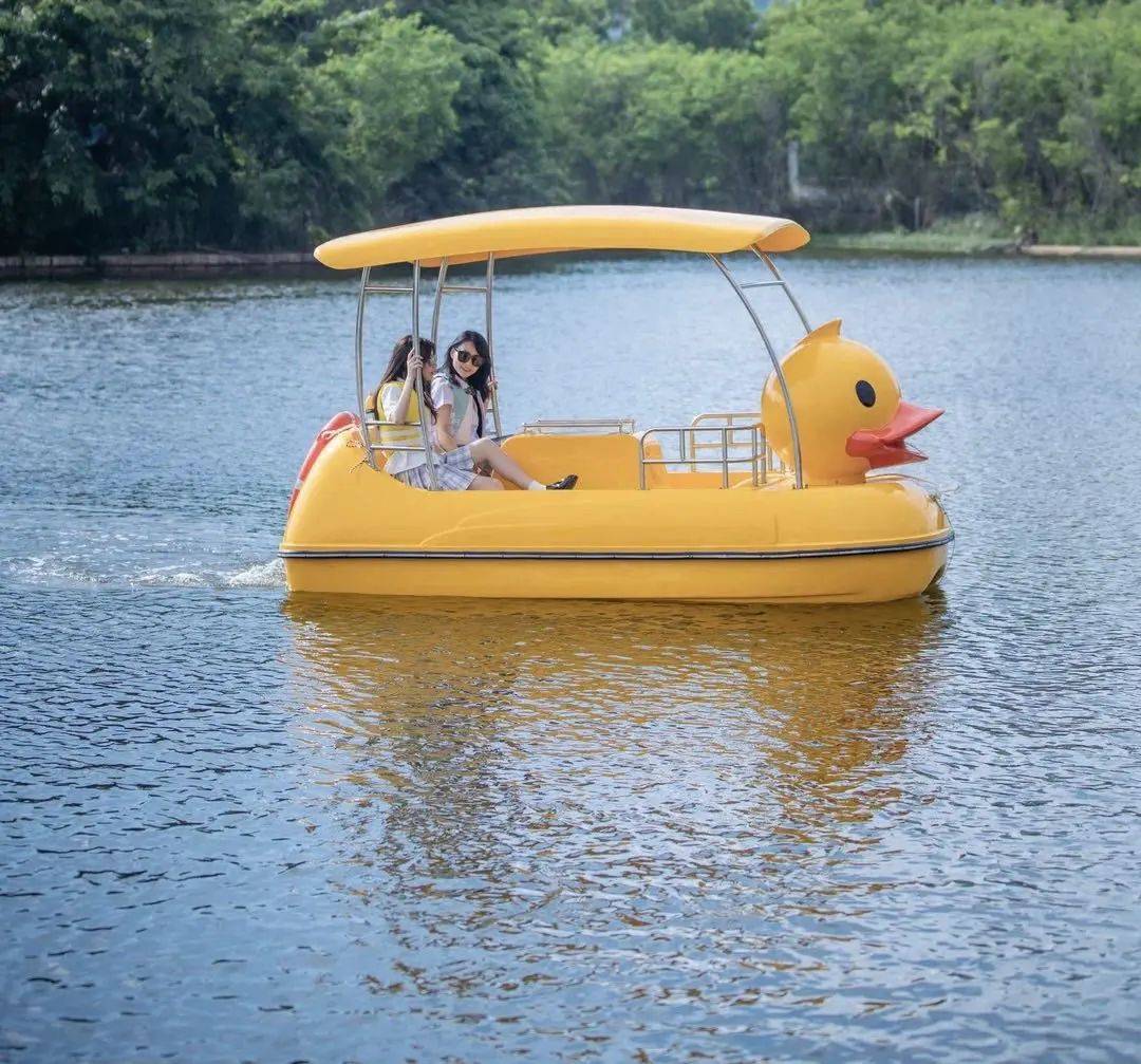 新晋打卡地丨教育城又添新伙伴超萌小黄鸭脚踏船上线