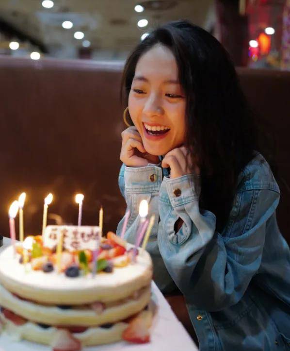 原创有种低调叫邢菲过生日看清她的蛋糕款式明星也会这样吗