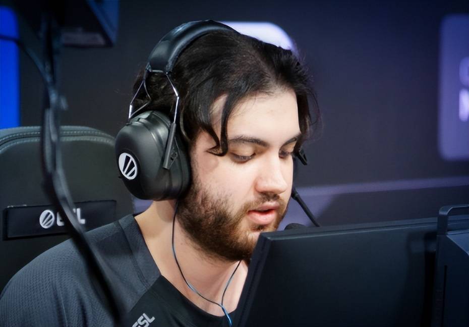 jame接受采访vp队内出现问题jame对major贴纸不满意