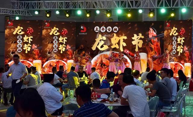 盼了一年的龙虾节终于来了太平古城请你吃龙虾喝啤酒