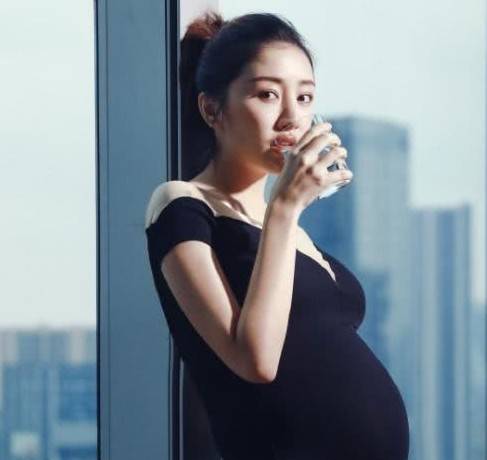 维密超模怀孕8个月图片