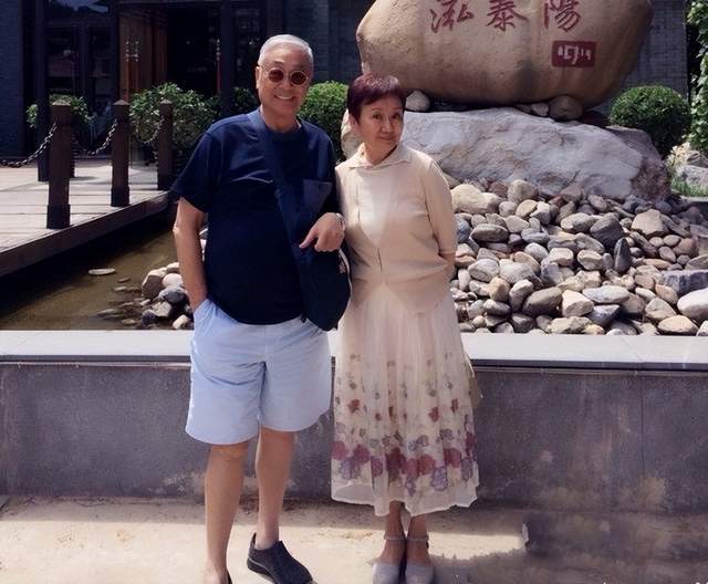 原创曾江猝逝后第三任妻子首发声独坐空屋熬过一夜需要些时间