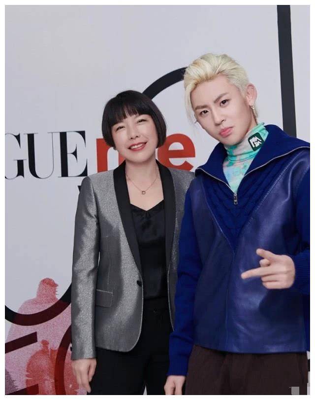 小鬼_穿着_哥哥