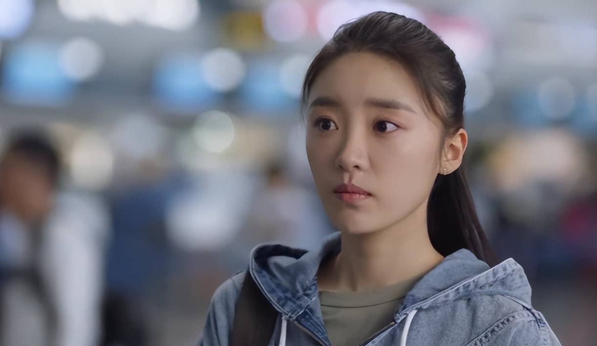 说起张月,可能之前大家都会想到《三十而已》中的