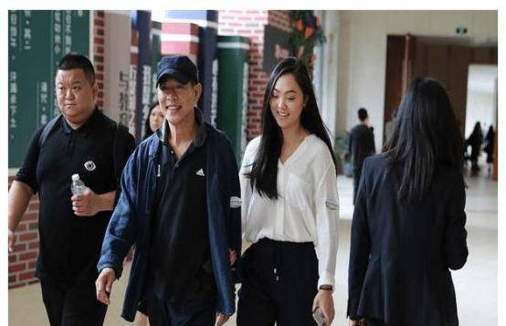 李连杰,四位女儿亭亭玉立,简直就是中国版的国民岳父史泰龙_利智