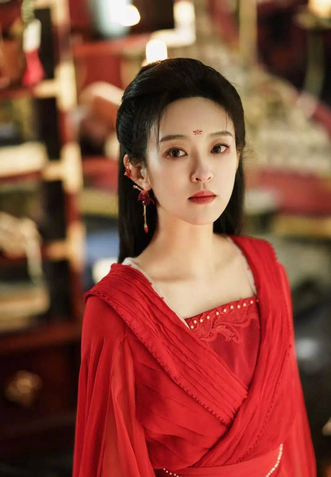 原创刘泳希瓦舍之素舞遥热播红衣明艳如梦如幻