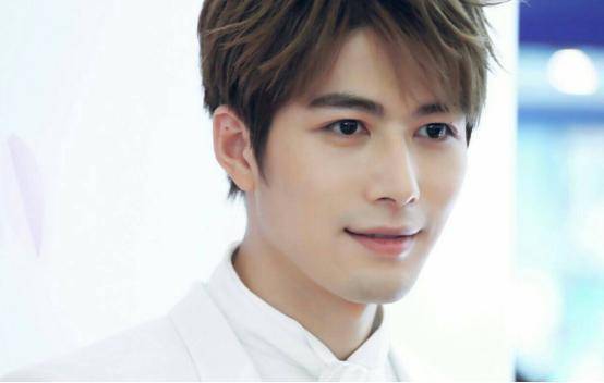 实力演员陈学冬,小时代电影中就受人关注,更是在节目中十分暖心