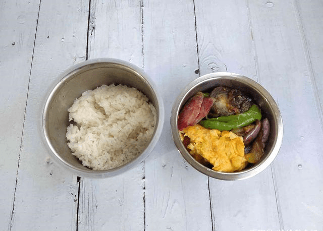 江西90后男人每天带饭上班被同事吐槽太寒酸分享出来馋哭网友