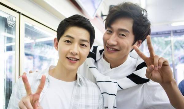 原创宋仲基李光洙惊喜现身婚礼画面太美让人以为在拍电影