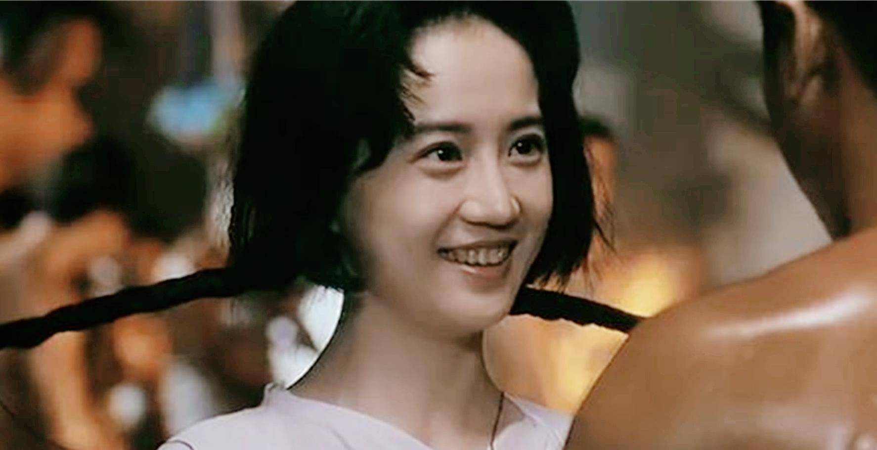 而之后桑妮正式出道的时候,是在84年的一部作品《苦心莲》当中