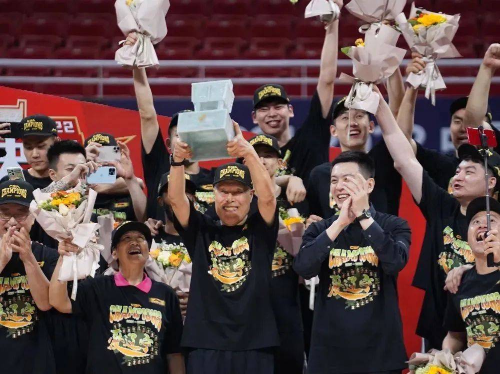 原创4200万冠军奖金公布fmvp拿最高郭艾伦赵继伟最新发声