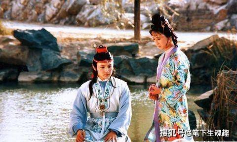 难怪香菱会遭受薛蟠的家暴你看她与宝玉做过什么事