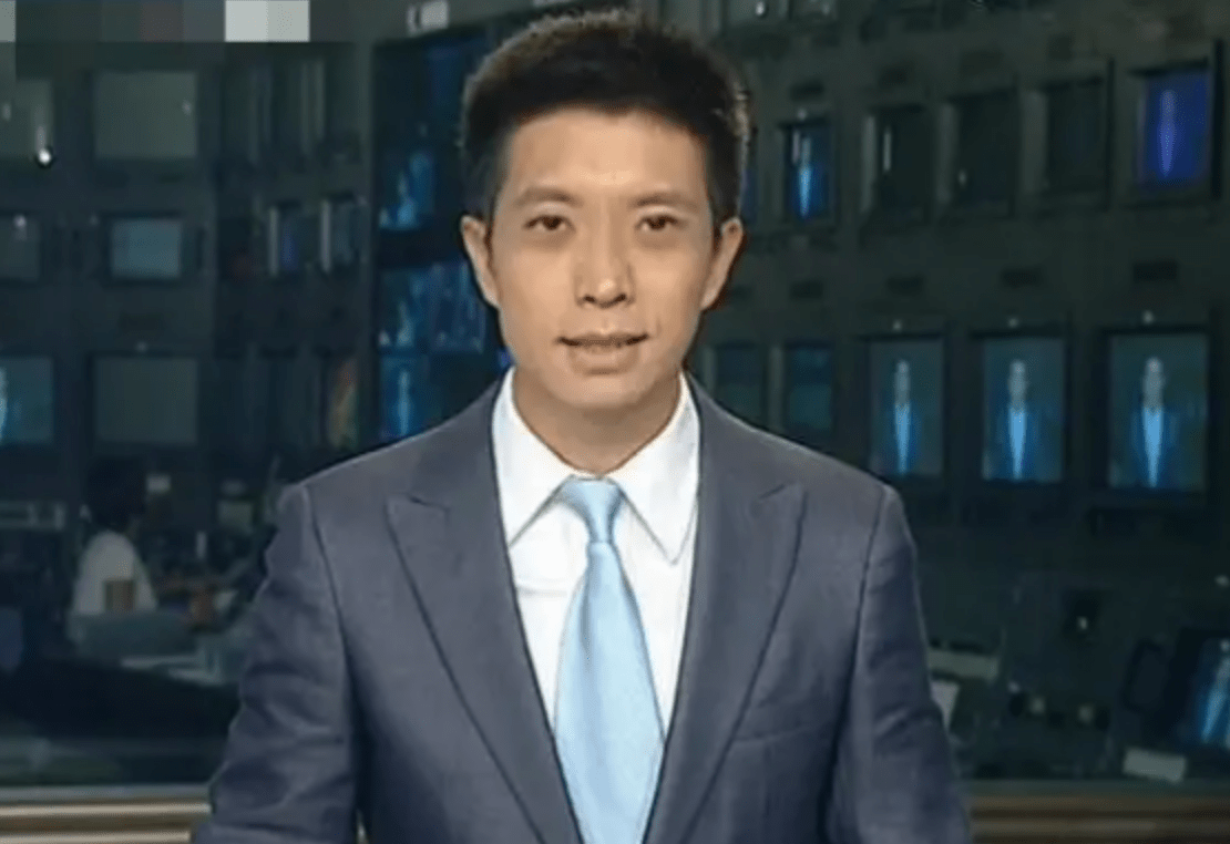 不过,主持《晚间新闻》时,朱广权也吃了不少苦头.