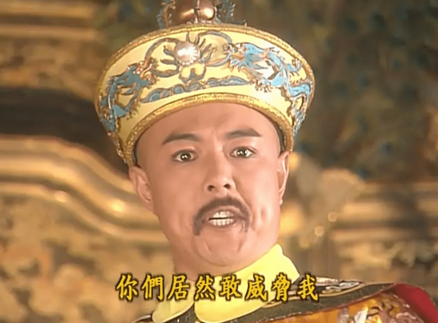 《还珠格格》火爆荧屏的这一年,侯俊杰意外怀孕,并且告诉了张铁林.