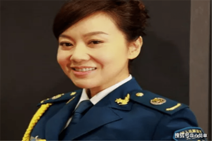 女艺人的"军装照":赵丽颖可爱,佟丽娅精致,看到杨幂我恋爱了_闫妮