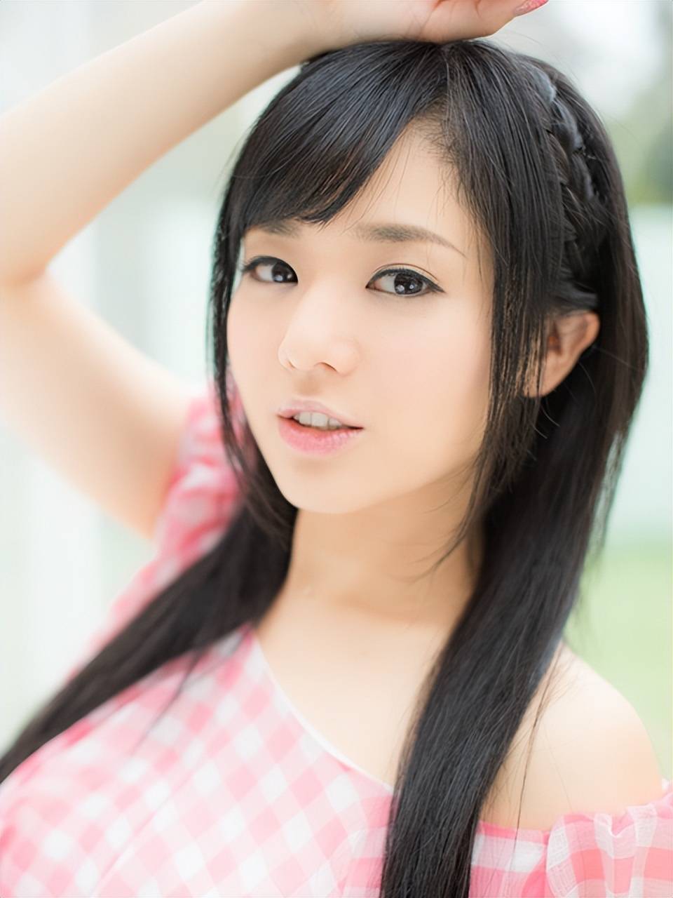 原创苍井空罕见晒全家福辣妈不老童颜2个儿子超软萌秃头老公抢镜