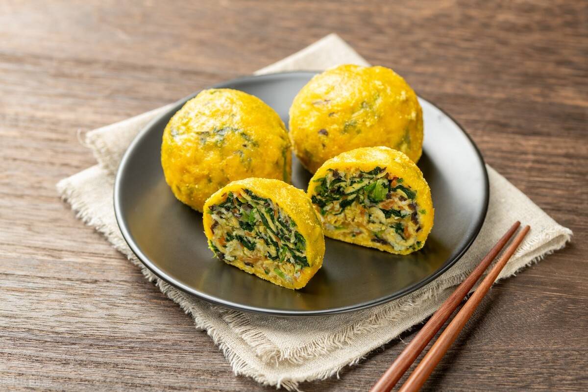 原创春季减肥这样吃飞速掉肉菠菜鸡蛋玉米面菜团子