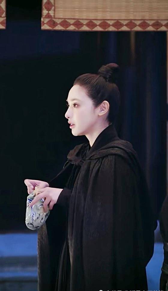 黑衣女神:刘亦菲仙气十足,江疏影气质无敌,而她让人心疼!