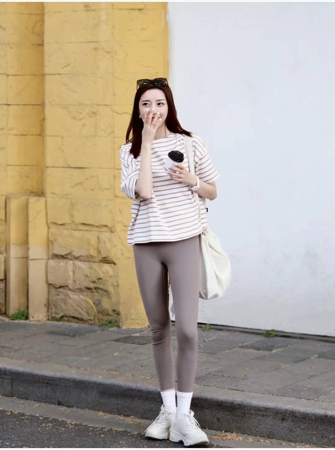 瑜伽裤怎么搭配上衣好看外穿