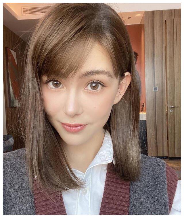 最近昆凌改变了以前的样子,她姐姐一定知道吧,昆凌剪了短发!