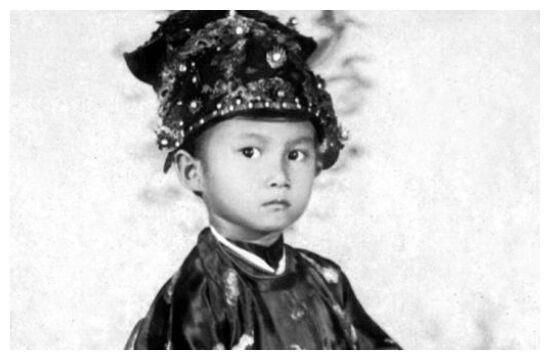 阮朝末代皇太子,年仅9岁随母后流亡法国,每天都想着回越南复国_阮福