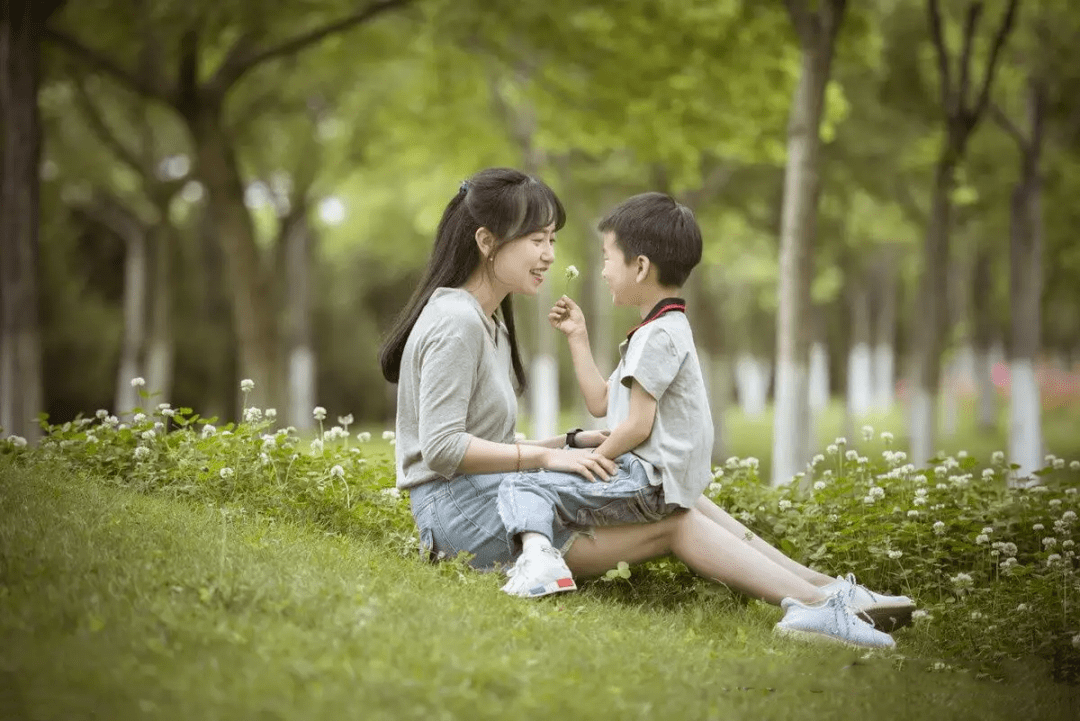 心自由教育丨如何教孩子学会感恩?_母亲_父母_生活