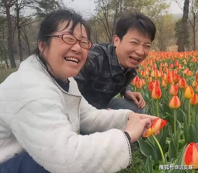 原创余秀华和90后杨槠策大婚，网友恭喜，但这段婚姻我一眼就看到了头