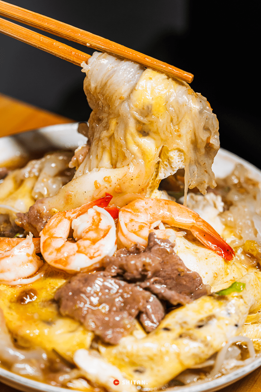 " 老板,还要一盘 "/普宁流沙肠粉的卤汁,是最后的一道灵魂,勾芡后的