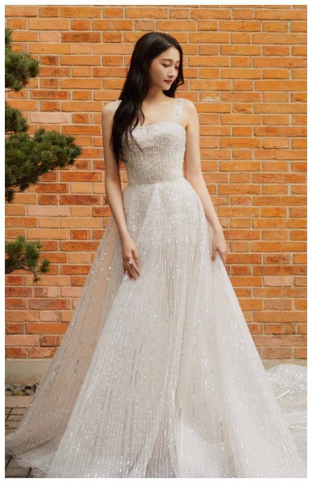 原创鹿晗真有眼光他女友穿水晶裙惊艳众人美无人能比吧