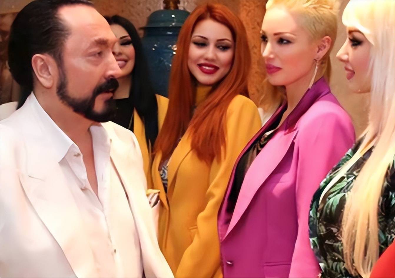 9万颗避孕药,拥有上千名女友,被判1075年_奥克塔尔_宗教_考卡克