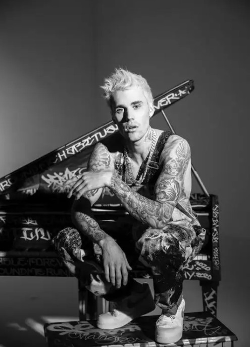 在沉浸了几年后,贾斯汀比伯重新归来时,已经变得成熟稳重,童星带来的