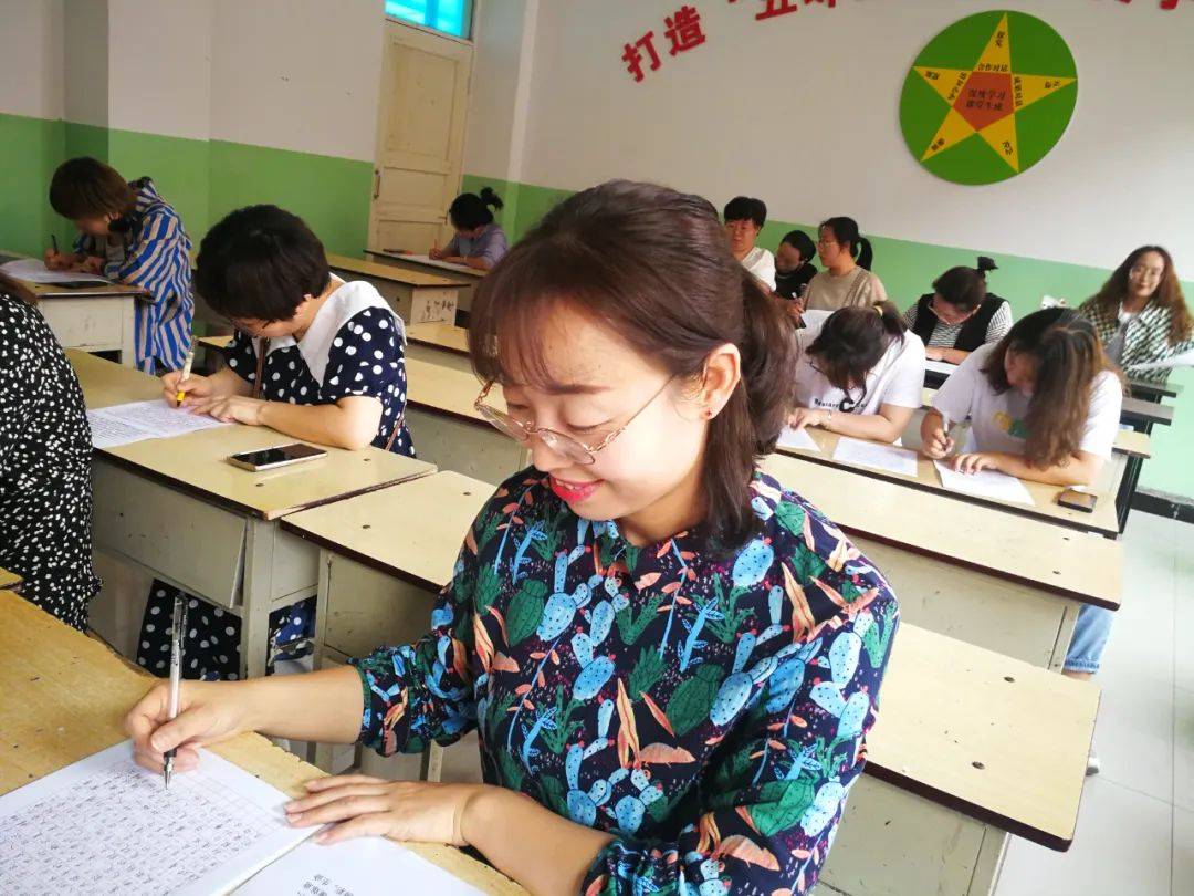 忻州市实验小学开展最美劳动者教师两笔字比赛活动
