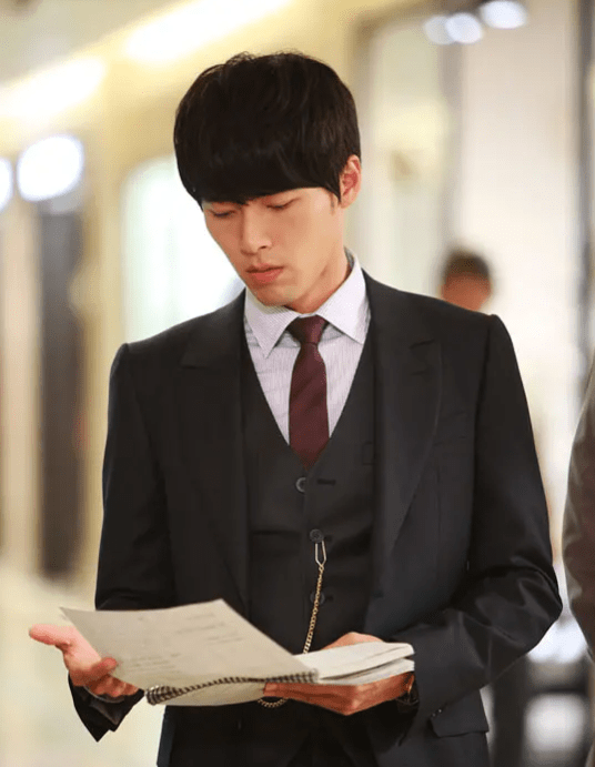 我第一个想到的就是玄彬饰演的金洙元,剧中男主居住的房