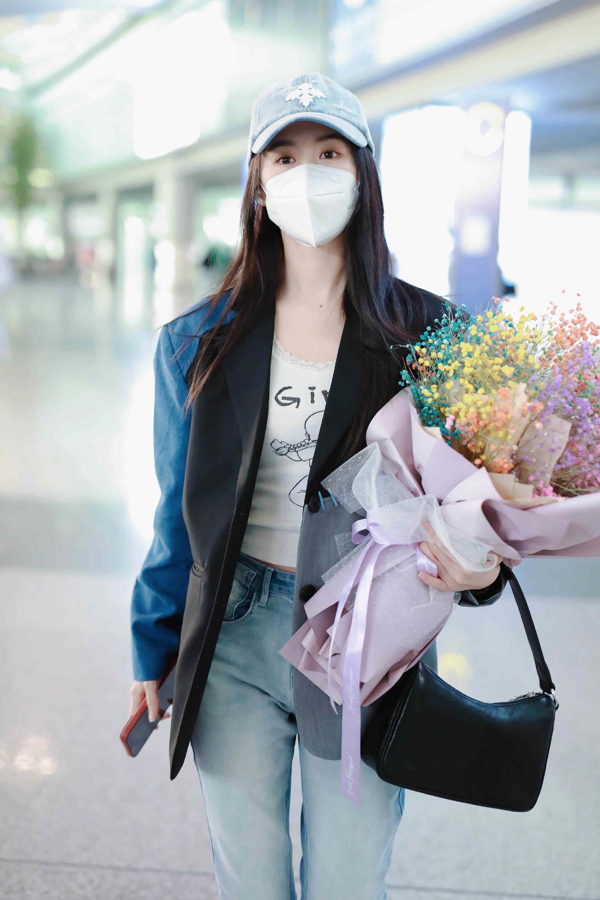 原创袁冰妍学院风穿搭引热议与杨幂撞衫还这么随性结果你想不到