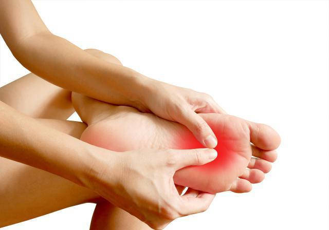 痛风来势汹汹脚上若出现这4个异常提醒你该降尿酸了