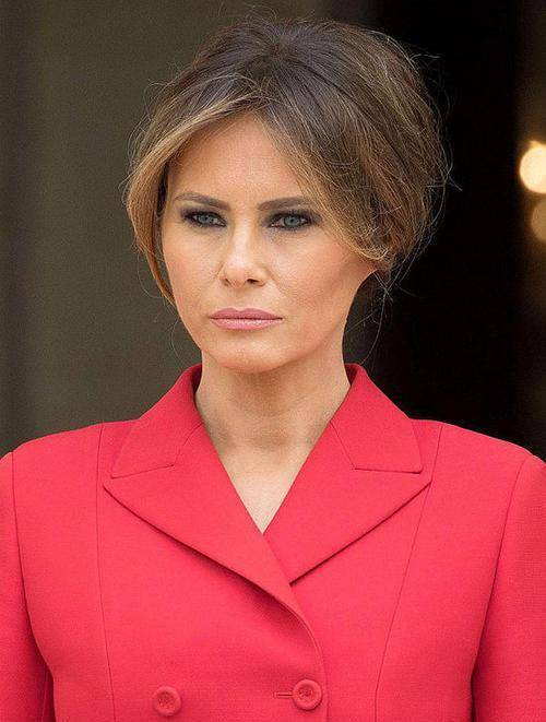 原创塞尔维亚第一夫人穿v领衫好妩媚和梅拉尼娅撞衫气质也不输