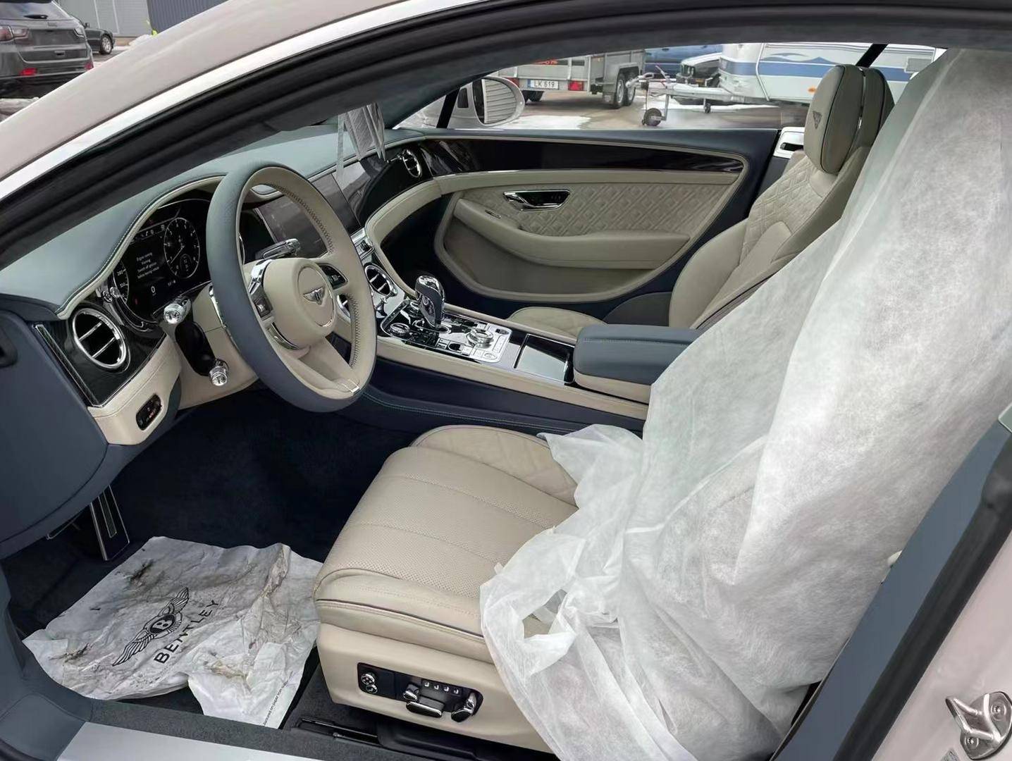 宾利欧陆gt鸽子灰米色藏青色双拼2022款40t欧规版