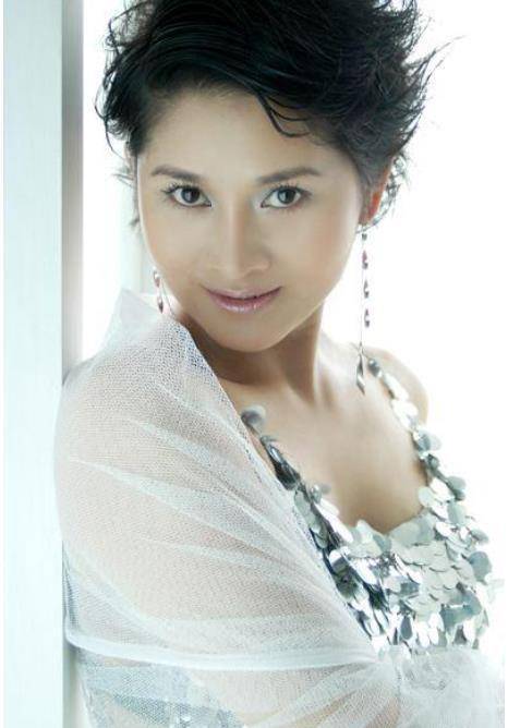 2003年小明星张钰夜夜陪睡被逼怒揭行规交法庭20份录像带