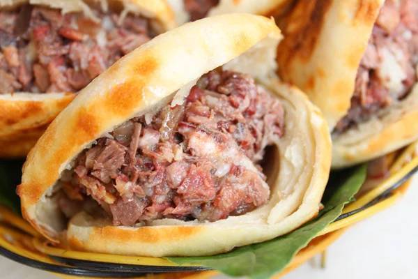 这家好吃那家好吃究竟什么才是正宗的漕河镇驴肉火烧