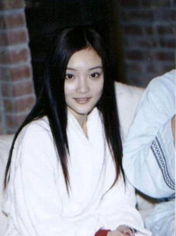 原创小璐18岁素颜照曝光原来甜馨长得像妈妈网友变脸了