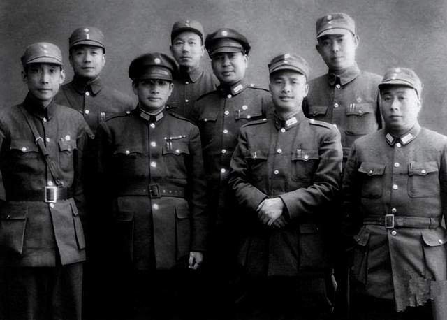 原创孟良崮战役中张灵甫被击毙整编74师其他将领都有什么结局