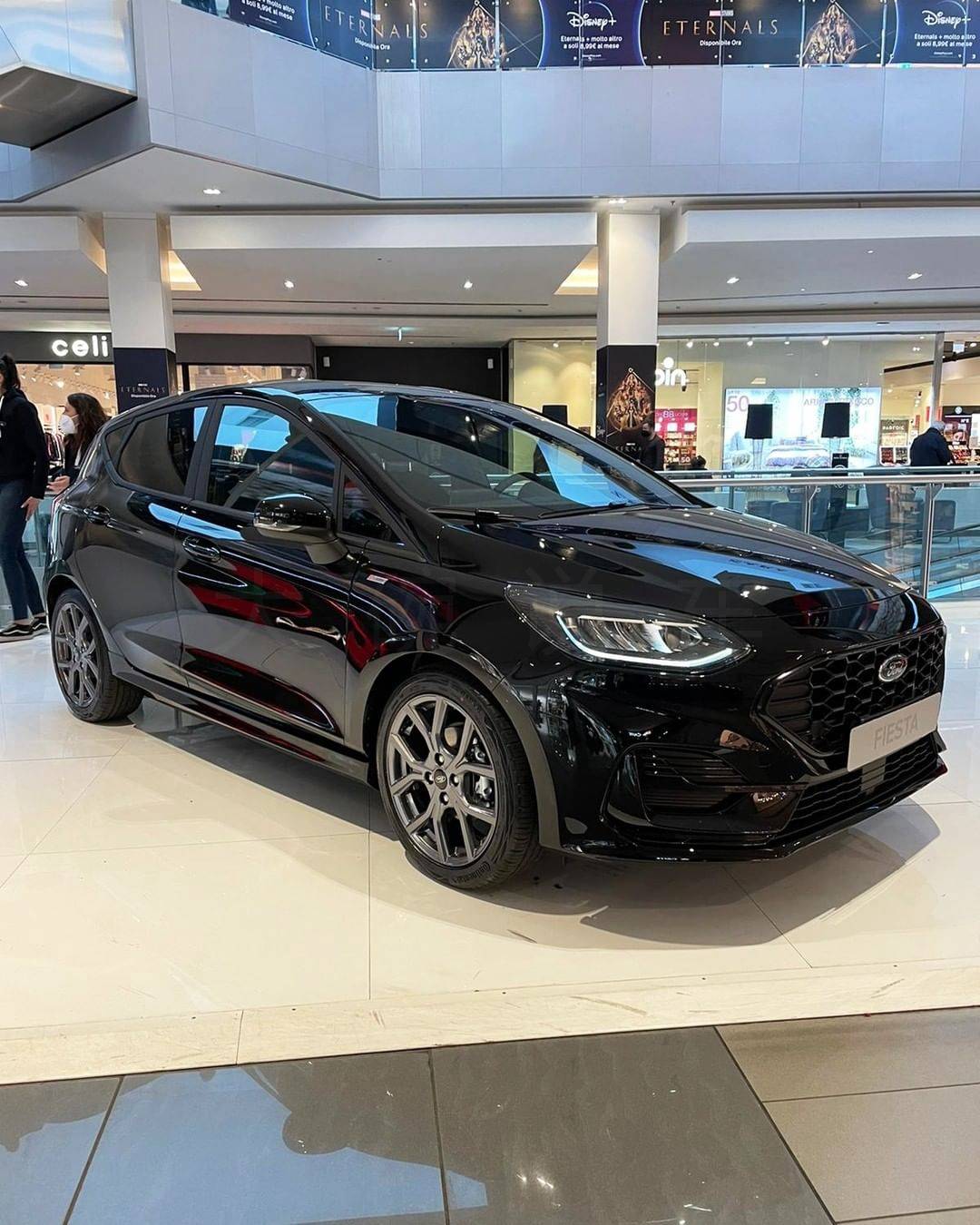 福特嘉年华st曝光,运动元素丰富,1.