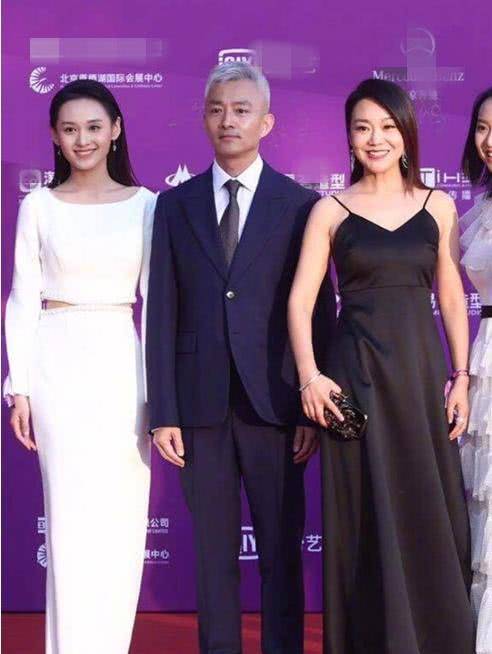 51岁前央视主持人亚宁近照,多年之后,虽满头白发还是那么的帅_类节目_北京_事业