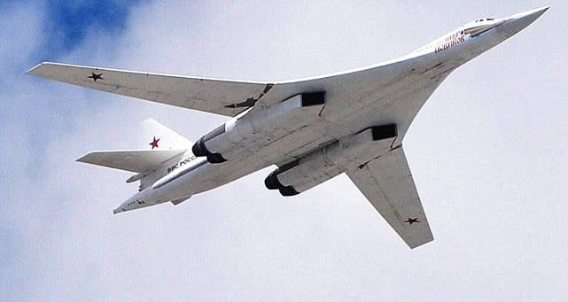 全世界最快轰炸机！“白天鹅”图-160有多快，加速到每小时2200公里_苏联_俄罗斯_最大起飞重量
