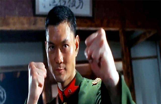 再看《精武英雄》,李连杰一拳打醒国人,更打出了自己的地位_陈真_招式