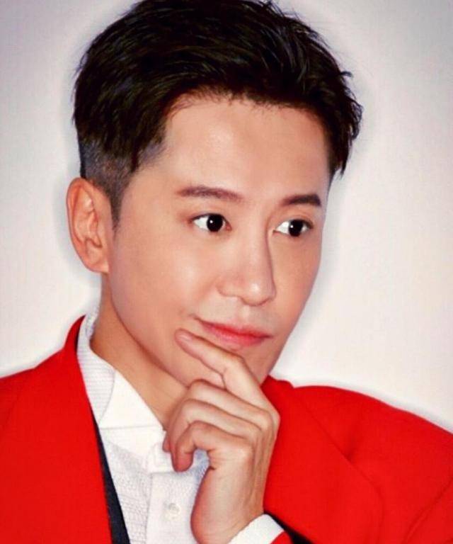 原创51岁毛宁近况曝光打扮邋遢显发福昔日巨星与友人聚餐无人识