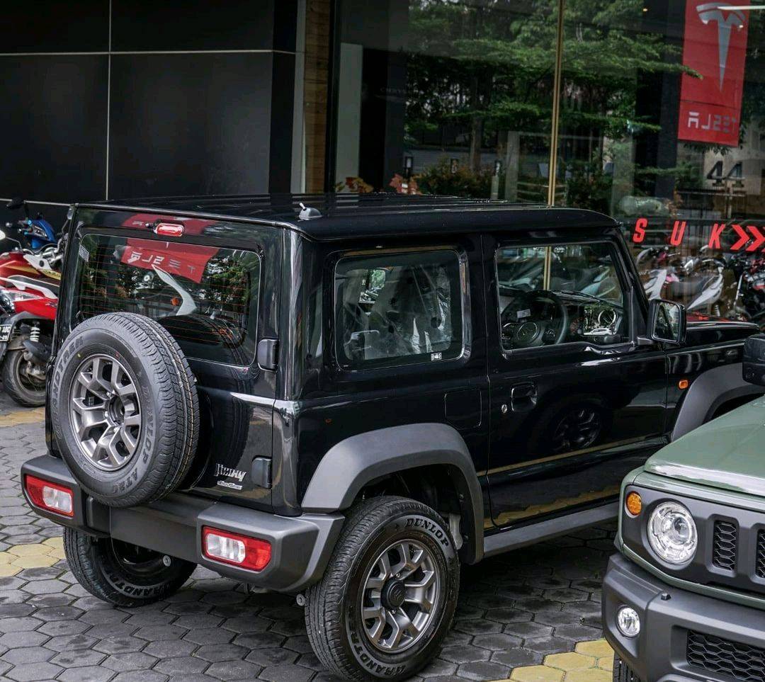 "黑武士"吉姆尼实车曝光,威猛又霸气,海外预售13万,可选6mt