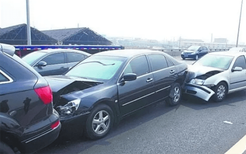 男子租丰田追尾劳斯莱斯需赔101万保险公司拒赔锦州法院判了